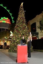 news-Linq-tree-lighting-Britney-Spears